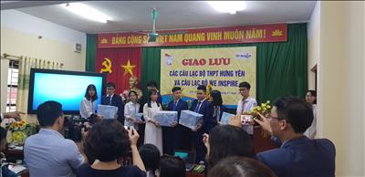 Chương trình tặng sách và giao lưu kinh nghiệm học tập tại Trường THPT Hưng Yên tỉnh Hưng Yên